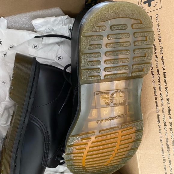 Dr. Martens - Picture 4 of 4